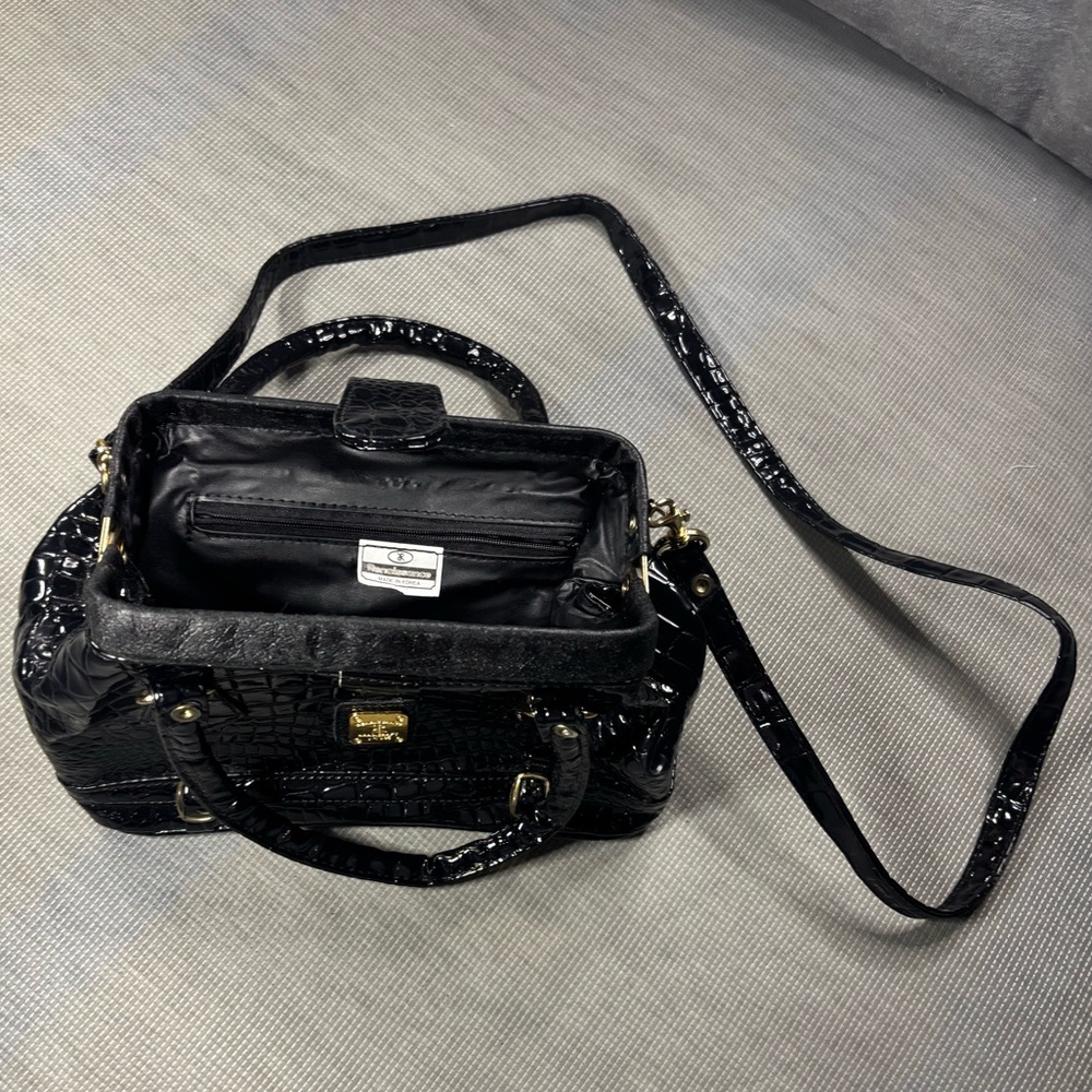 Renaissance Brand Korea Vintage
 Bucket/bag
 Black Croc-Embossed Satchel